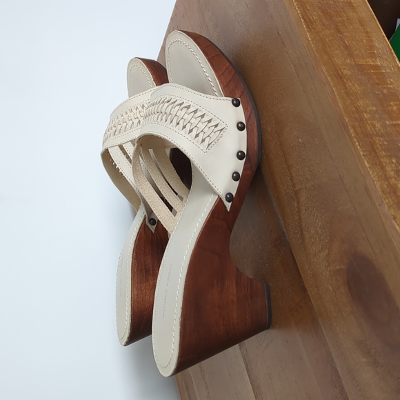 FINAL SALE 🆕🌿NICOLE FARHI SANDALS🌿 - Picture 7 of 10